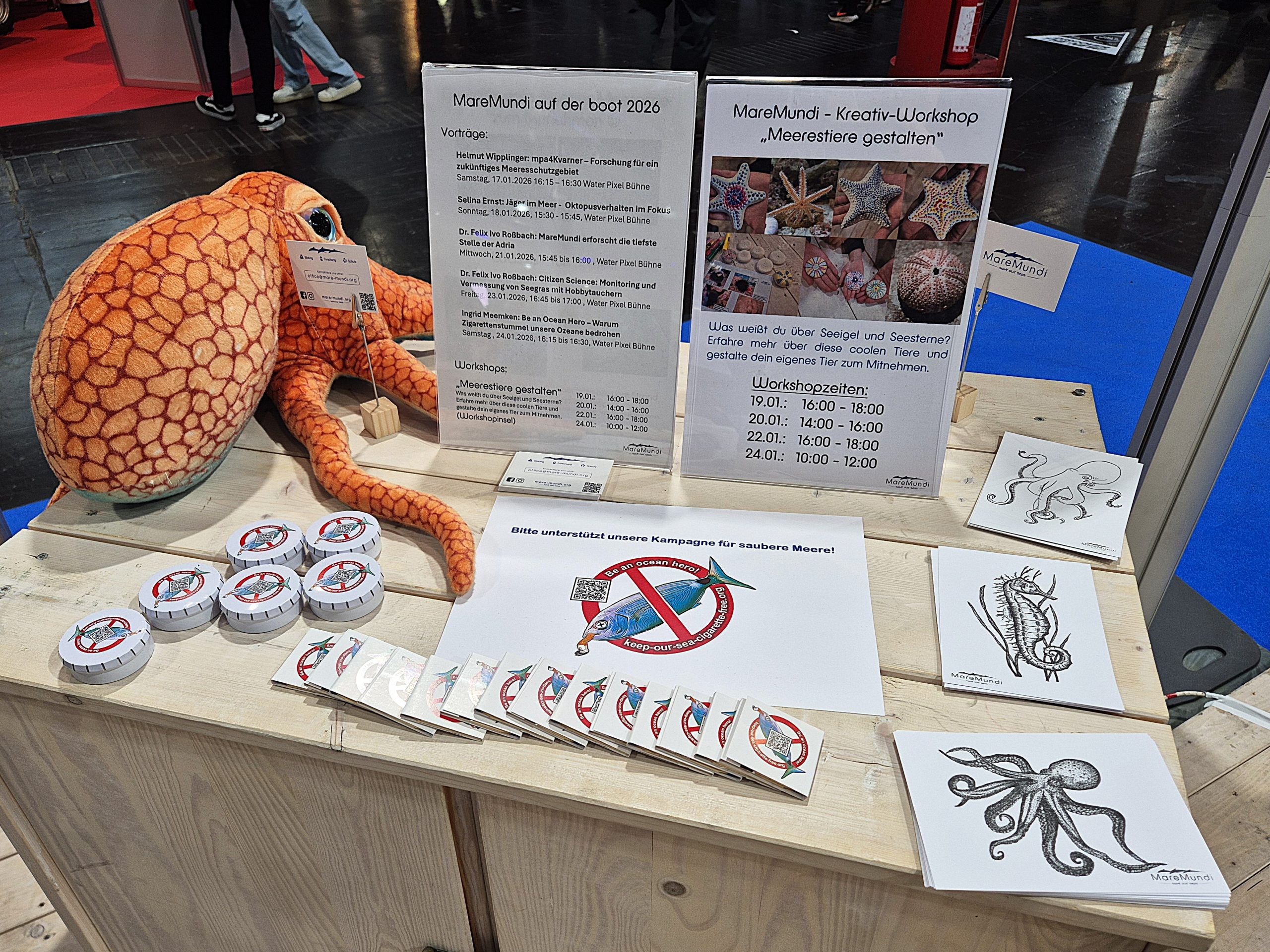 boot 2026, Fotoreihe Oktopoden, Videospiel, Postkarten / Foto: Ingrid Meemken