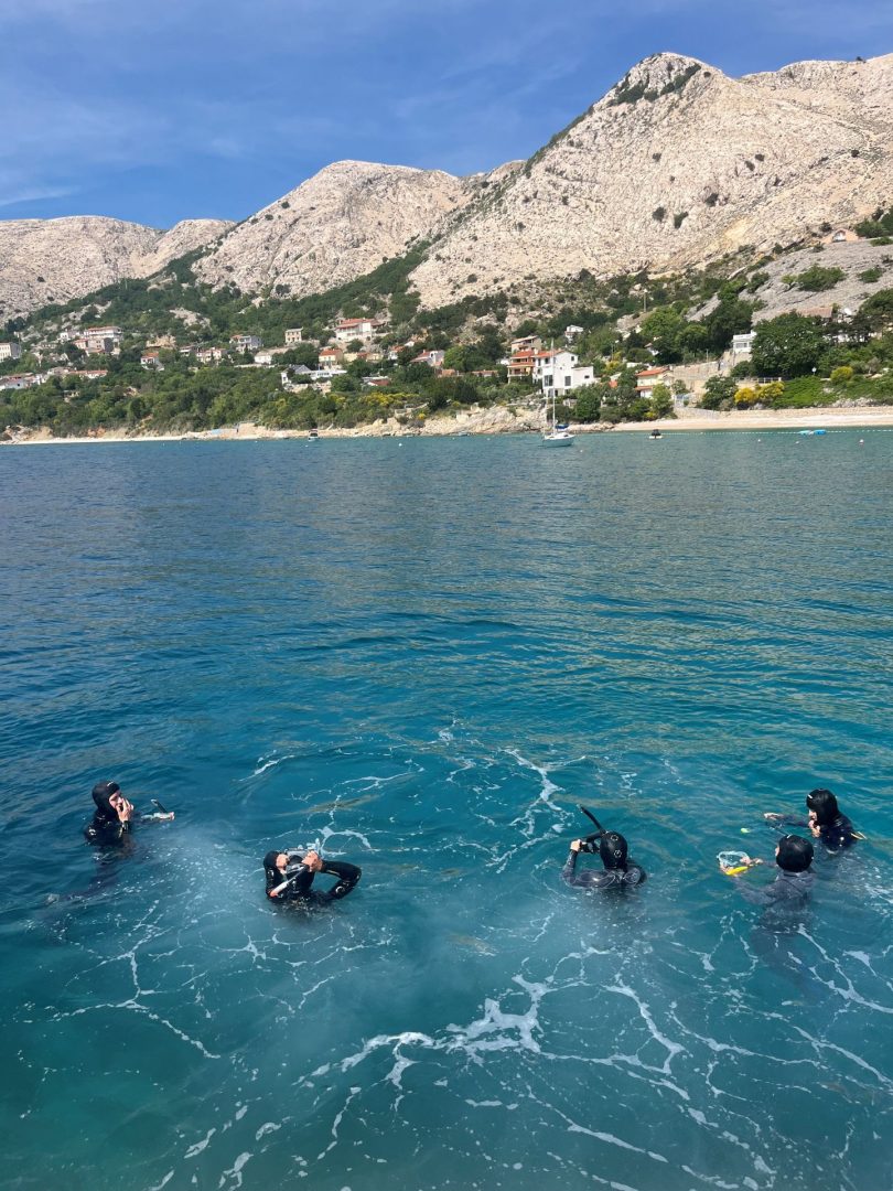 Frühlingssaison 2026 auf Krk, Schnorcheln in Stara Baška / Foto: Rachel Lazar Frühlingssaison 2026 auf Krk, Auf dem Weg zum ersten Schnorcheln / Foto: Jessica Högermeyer